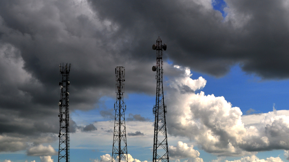 uk-mobile-networks-should-allow-national-roaming